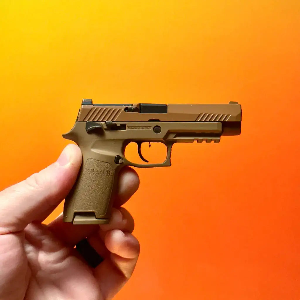 Goatguns - Mini Sig Sauer M17 Pistol - Coyote Tan - Replika Modell - Game-On.no