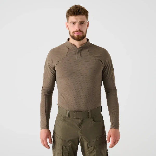 Detalj av borrelåspanel på Helikon-Tex Apex Lightweight Combat Shirt