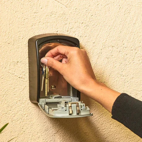MasterLock - Ekstra Stor Veggmontert Nøkkelboks med 4‑Sifret Kode - Game-On.no