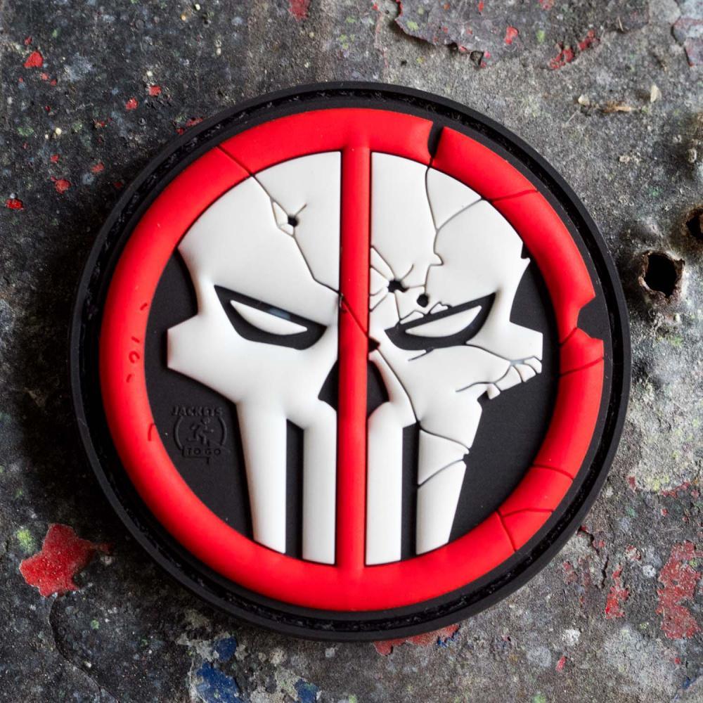 Patch - Deadpool Totenkopf Gummi - Rød/Svart - Game-On.no