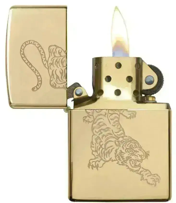 Zippo Lighter - Tiger på High Polish Brass - Game-On.no